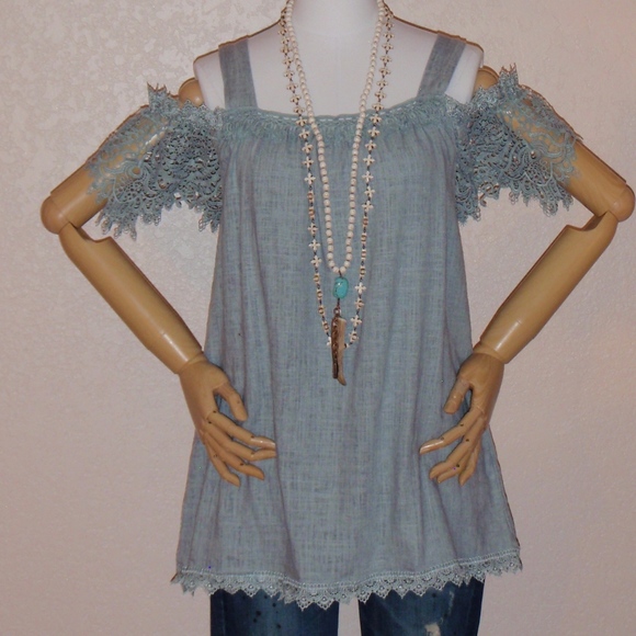 Fantazia Tops - NWT Bare Shoulder Lace Sleeve Top Tunic